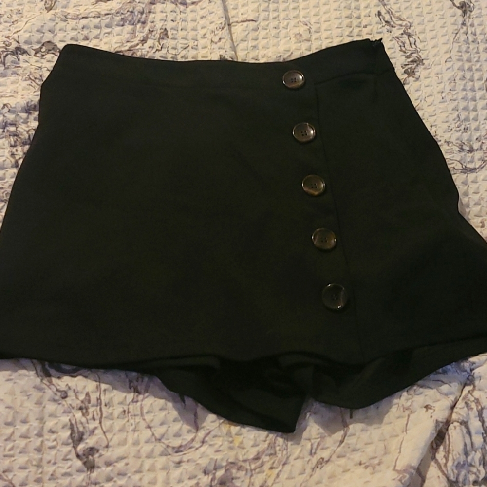 Black skort